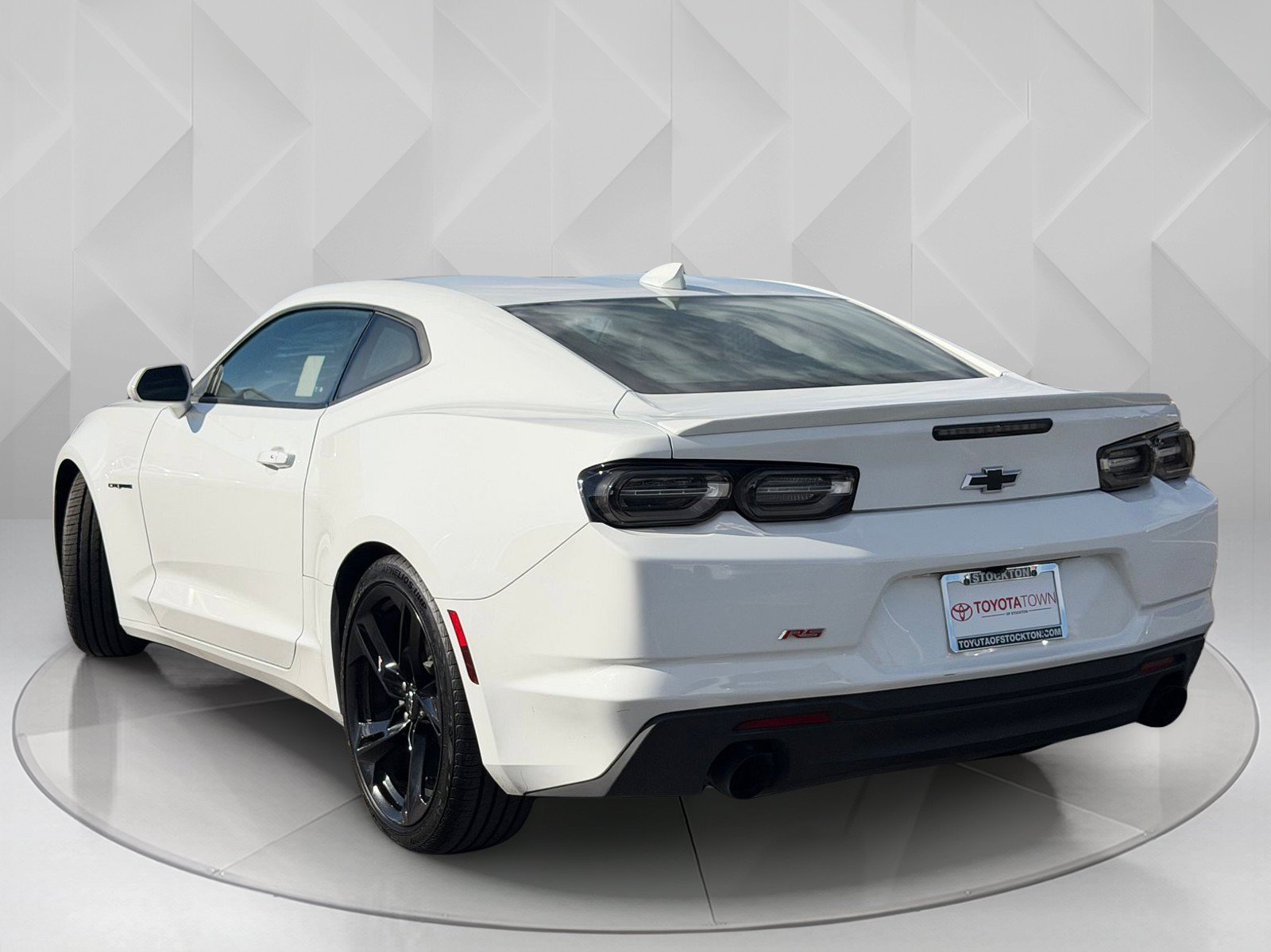 Used 2022 Summit White Chevrolet 1LT image 3