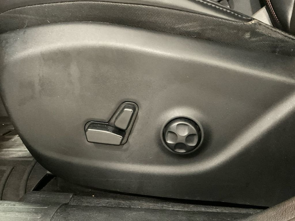 Used 2019 White Jeep Trailhawk image 32