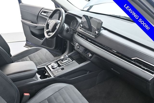 Used 2024  Mitsubishi SE image 27
