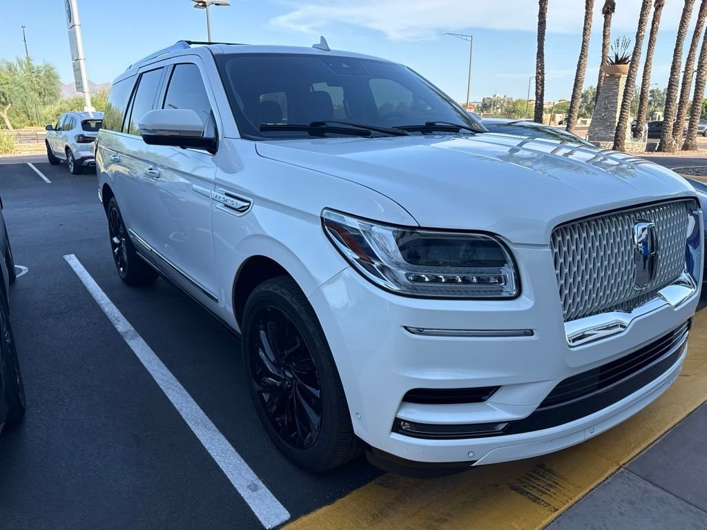Used 2021 White Lincoln Reserve image 3