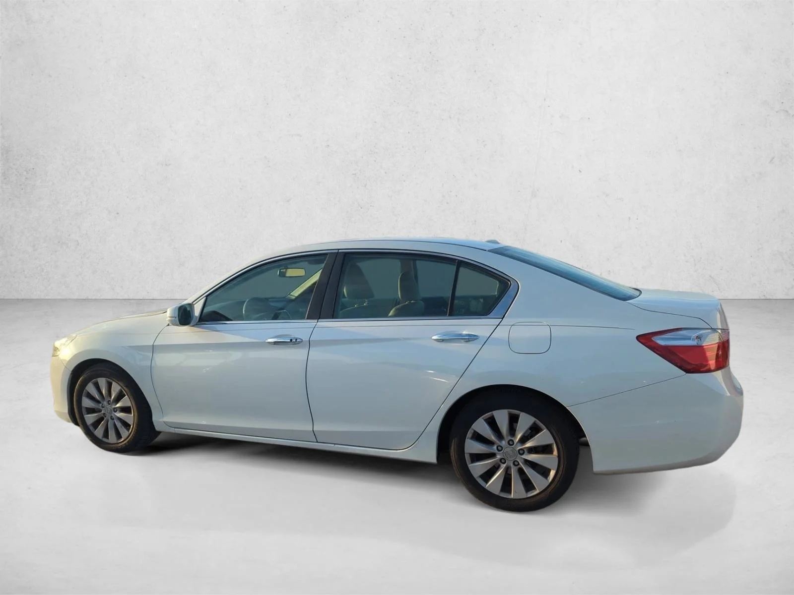 Used 2015 White Honda EX-L image 6