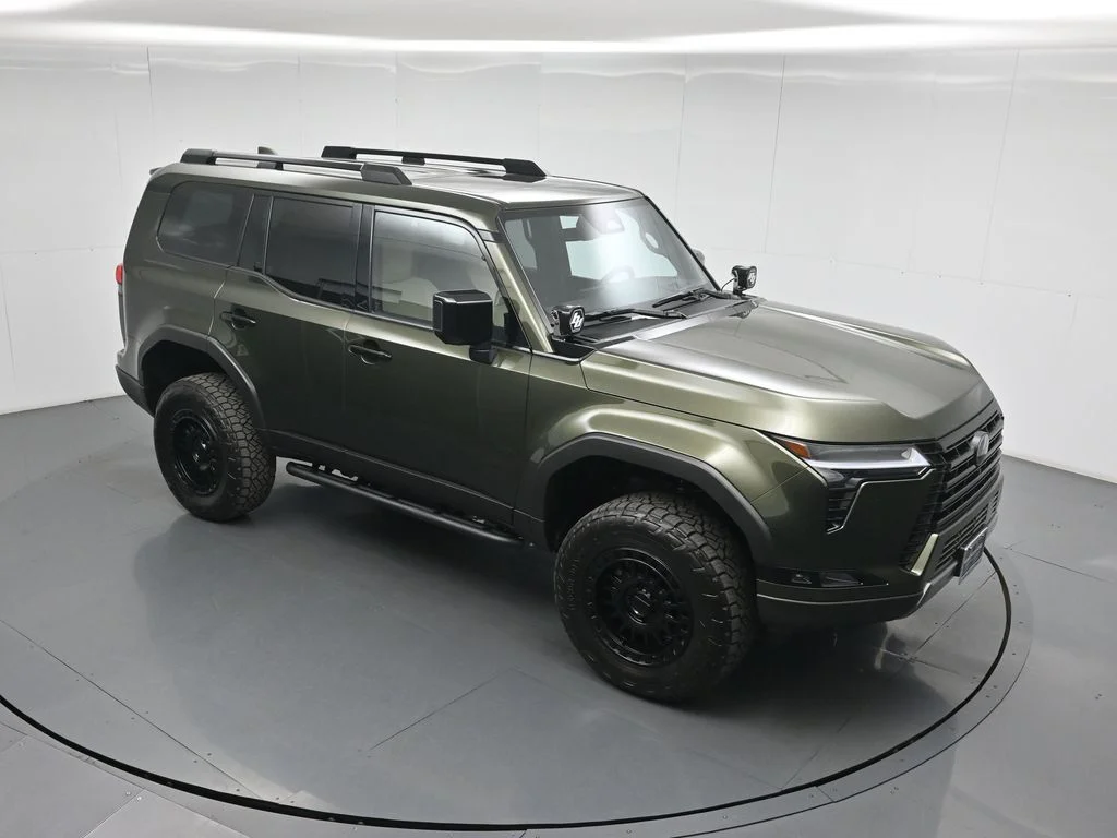 Used 2025 Green Lexus 550 Overtrail+ image 37