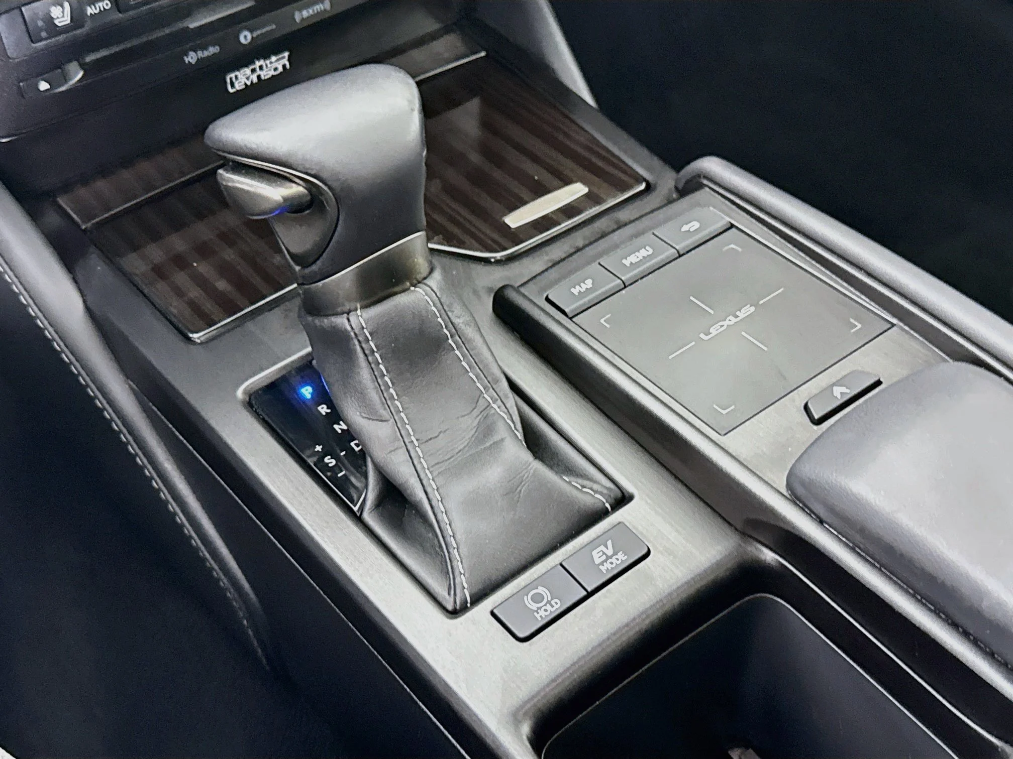 Used 2019 Silver Lexus 300h Luxury image 19