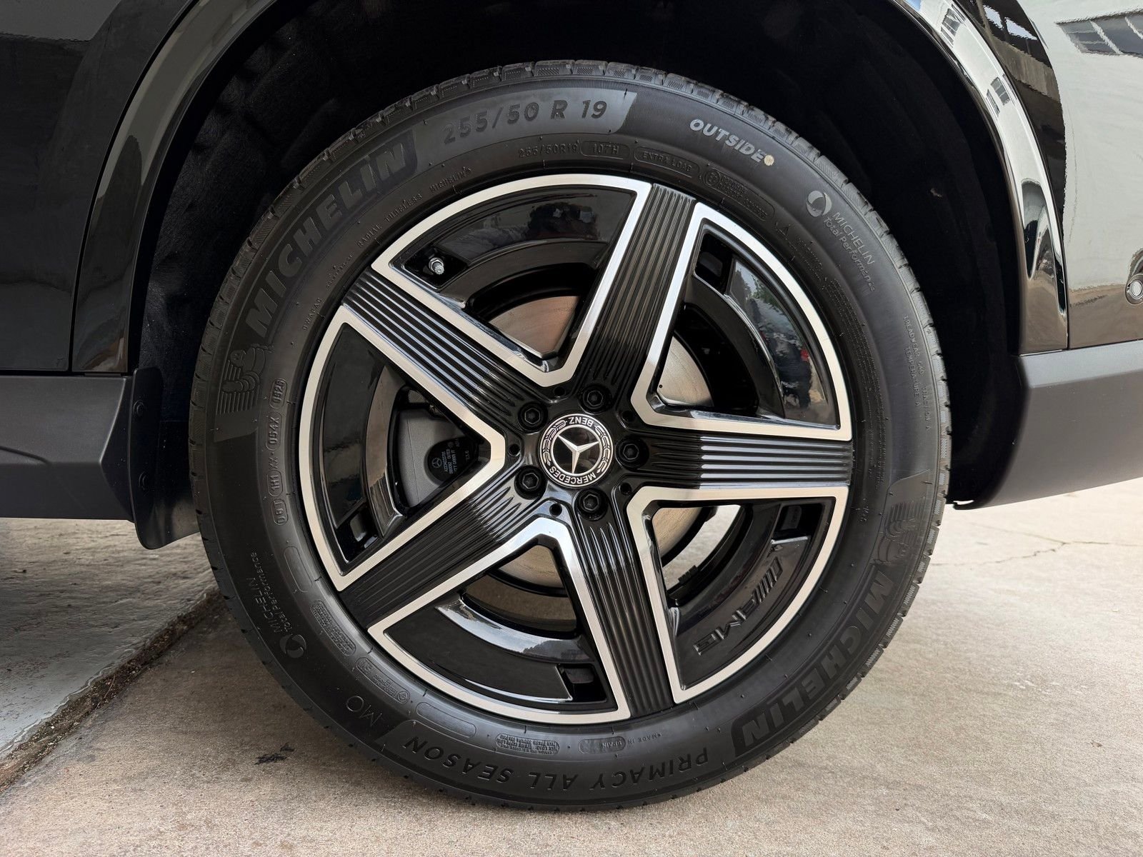 New 2026 Black Mercedes-Benz GLC 300 image 22
