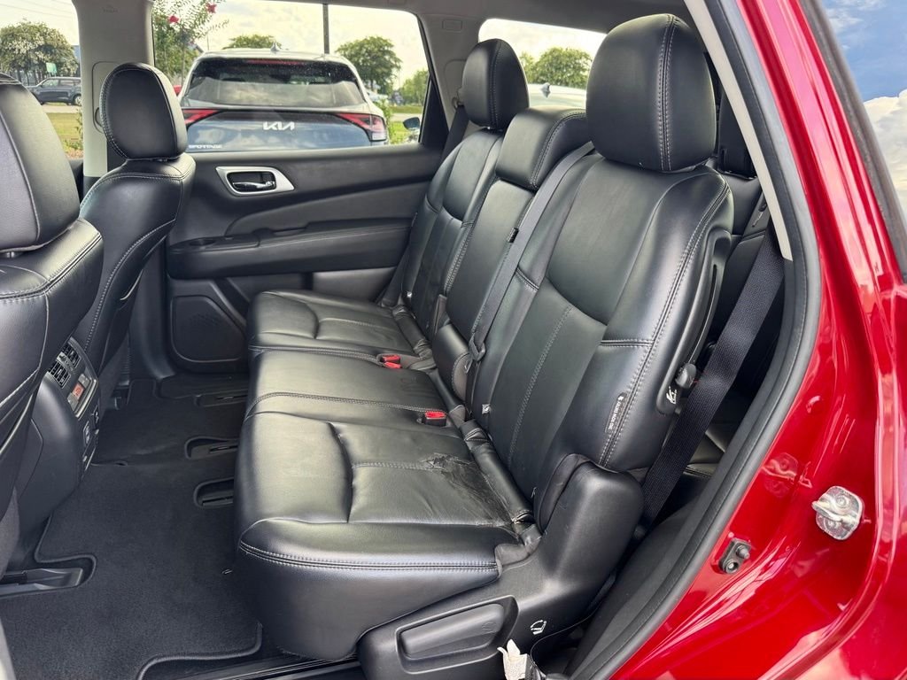 Used 2018 Red Nissan SL image 21