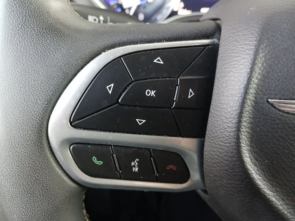 Used 2022 Black Chrysler Touring L image 34