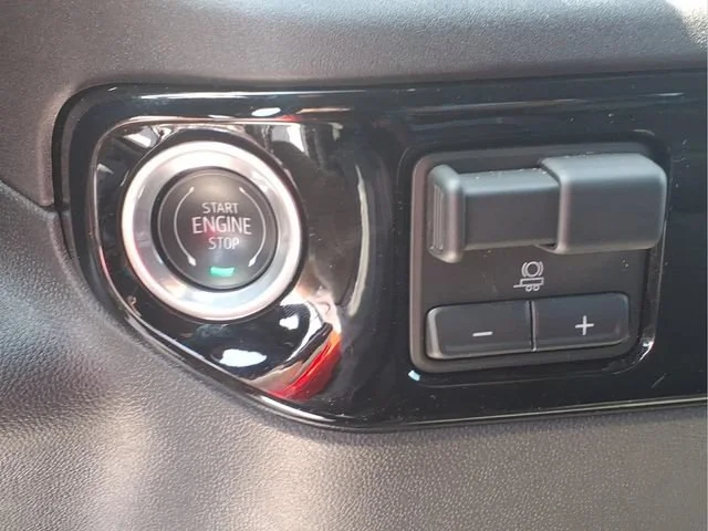 Used 2025 Cypress Gray Chevrolet LT image 10