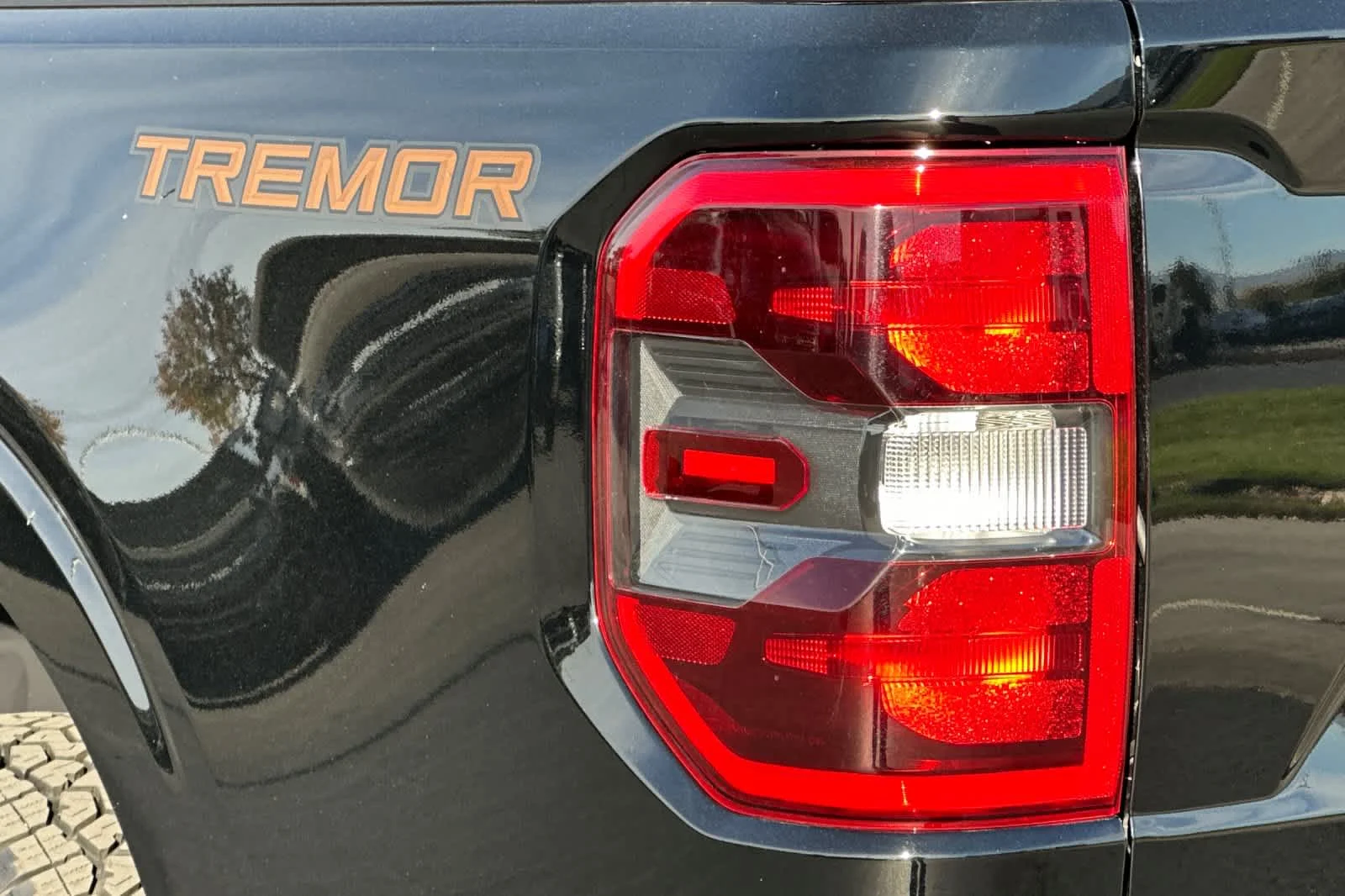 Certified Used 2024 Shadow Black Ford LARIAT Advanced image 27