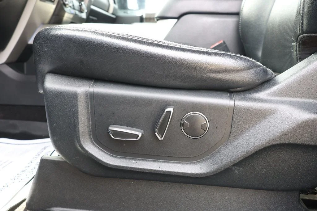Used 2019 Blue Jeans Metallic Ford LARIAT 4WD Crew Cab 6.75