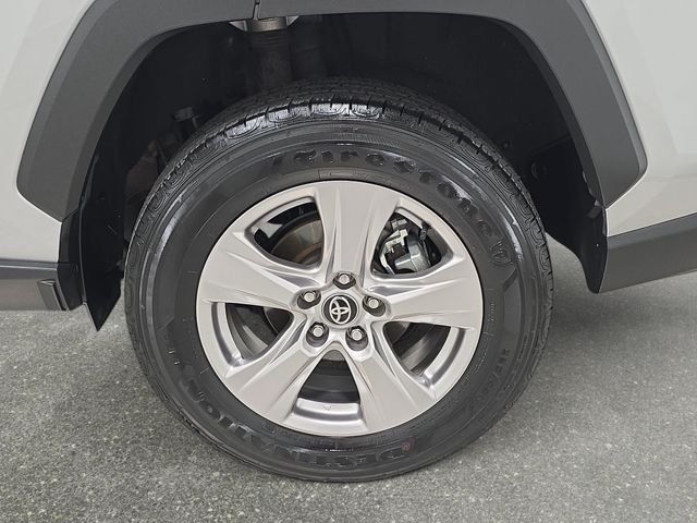 Certified Used 2025 Silver Toyota XLE image 27