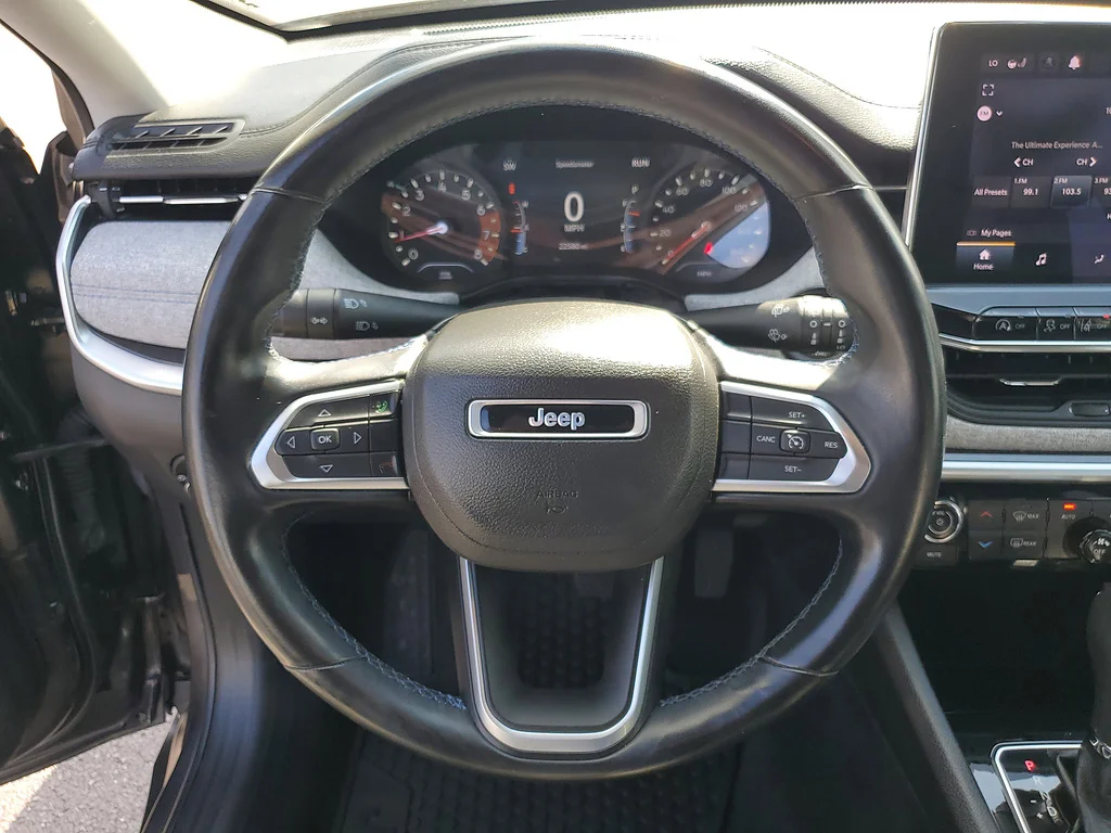 Used 2022 Granite Crystal Metallic Clear Coat Jeep Latitude image 23