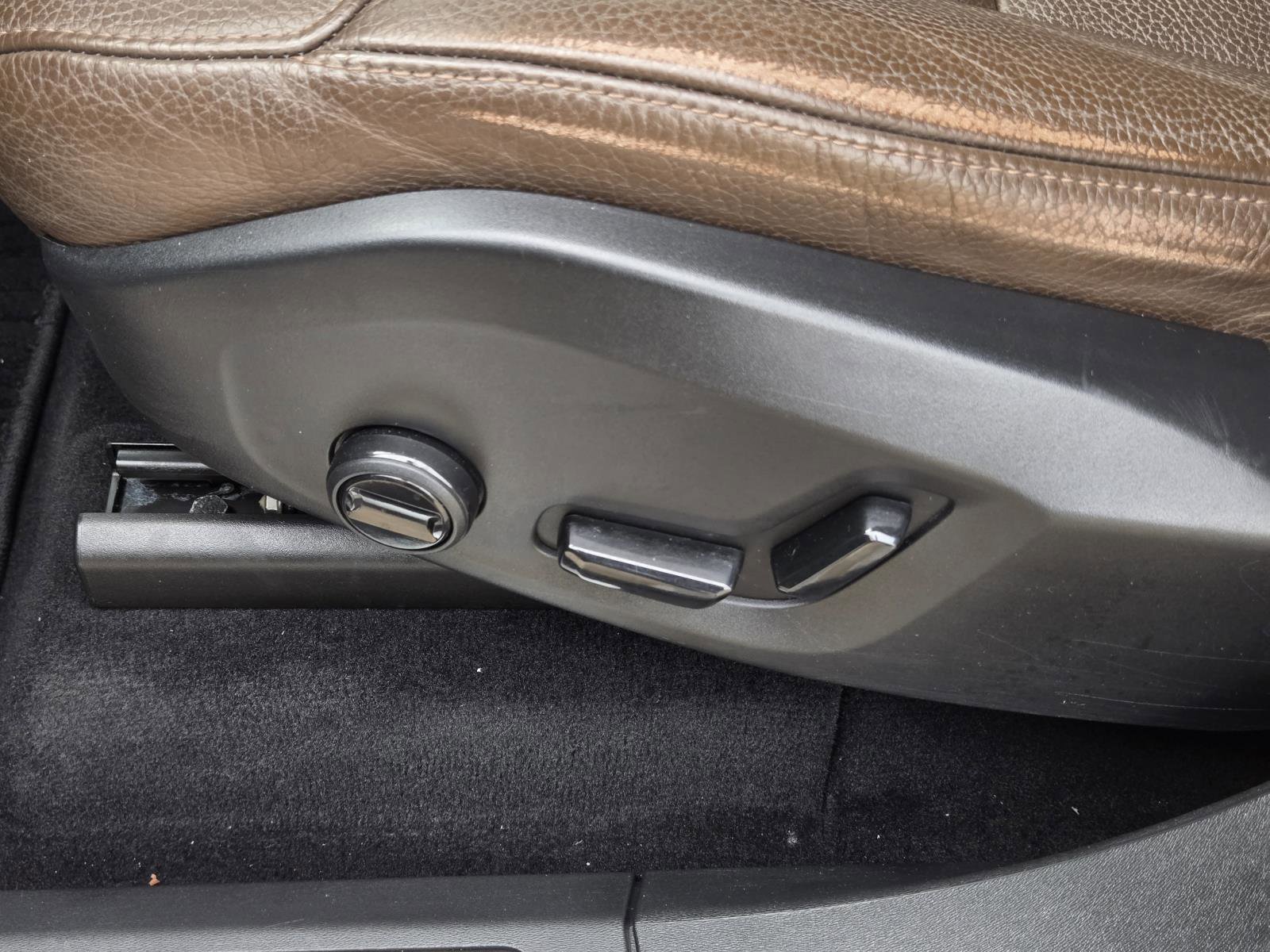 Used 2019 Gray Metallic Volvo Momentum image 29