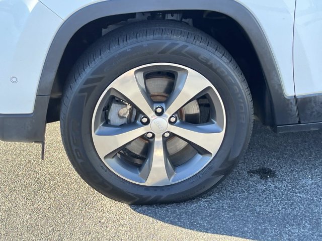 Used 2019 White Jeep Limited image 11
