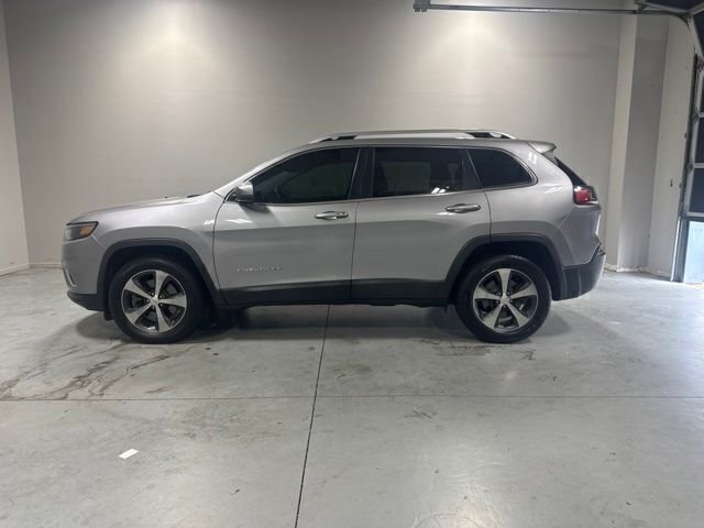 Used 2019 Silver Jeep Limited image 10