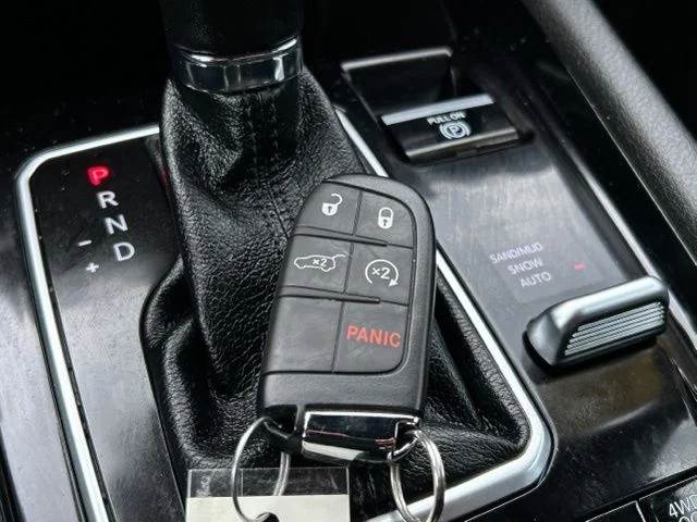 Used 2025 Silver Jeep Latitude image 47