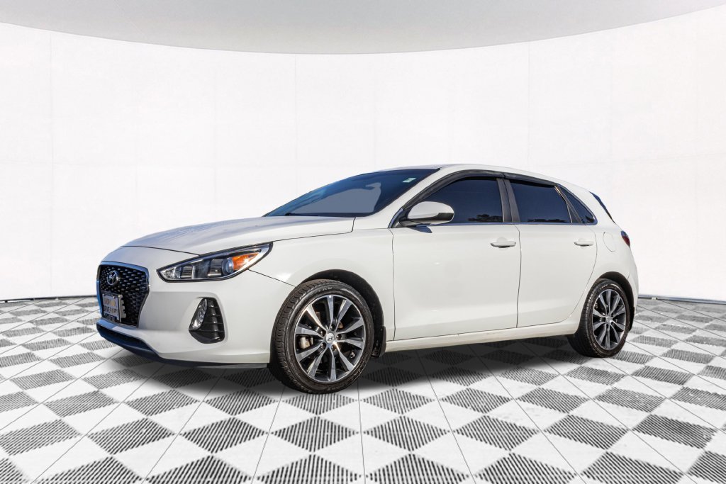 Used 2018 White Hyundai Base image 5