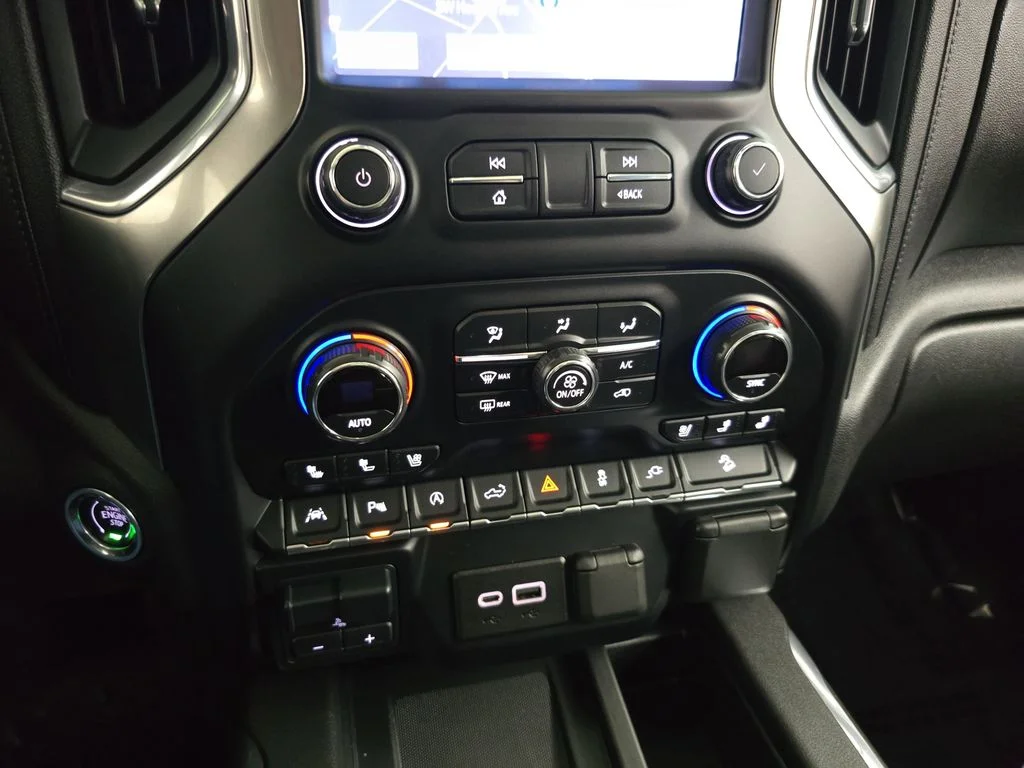 Used 2020 Iridescent Pearl Tricoat Chevrolet LTZ image 26