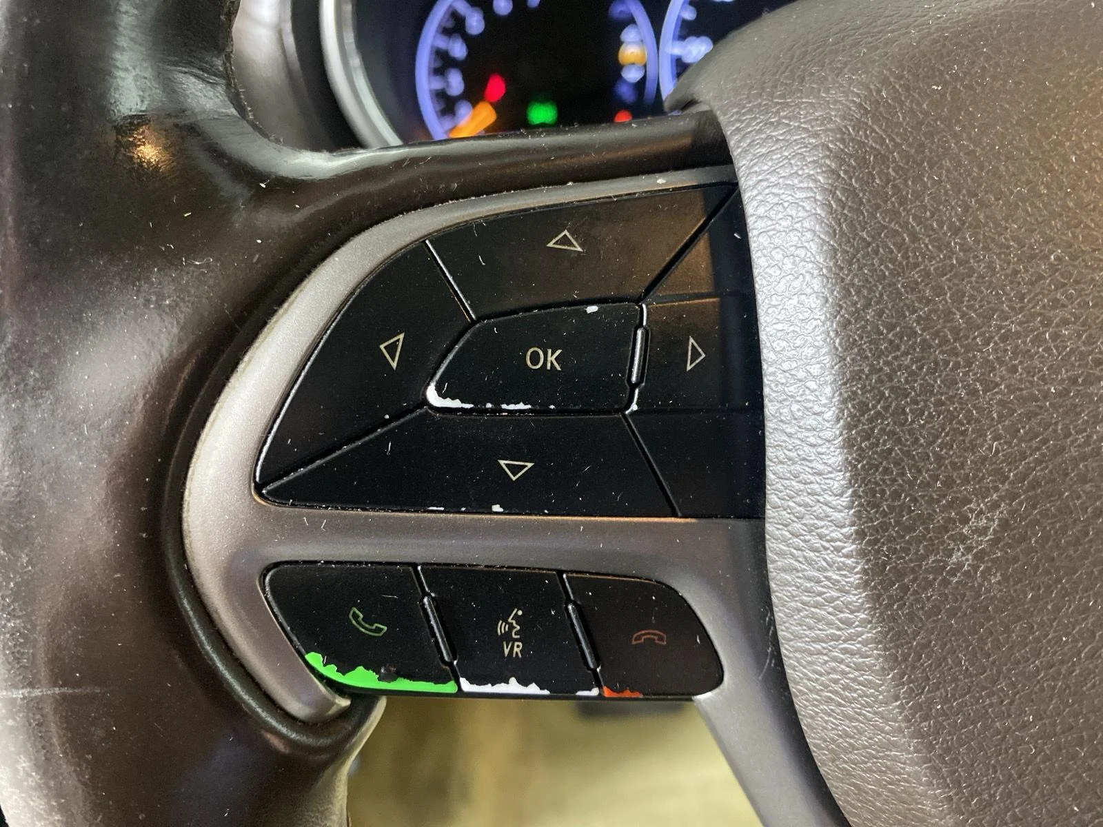 Used 2020 Diamond Black Crystal Pearlcoat Jeep Overland image 25