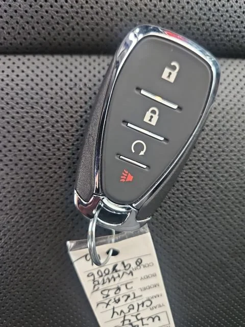 Used 2024 Summit White Chevrolet 2RS image 30