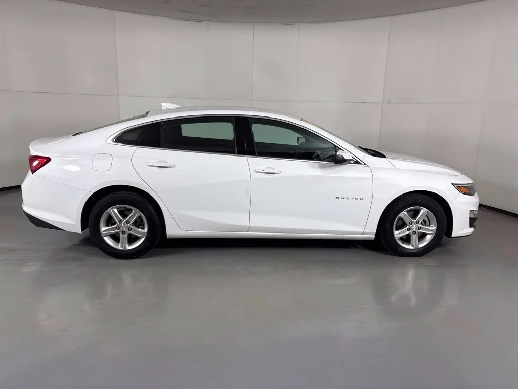 Used 2024 White Chevrolet LT image 9