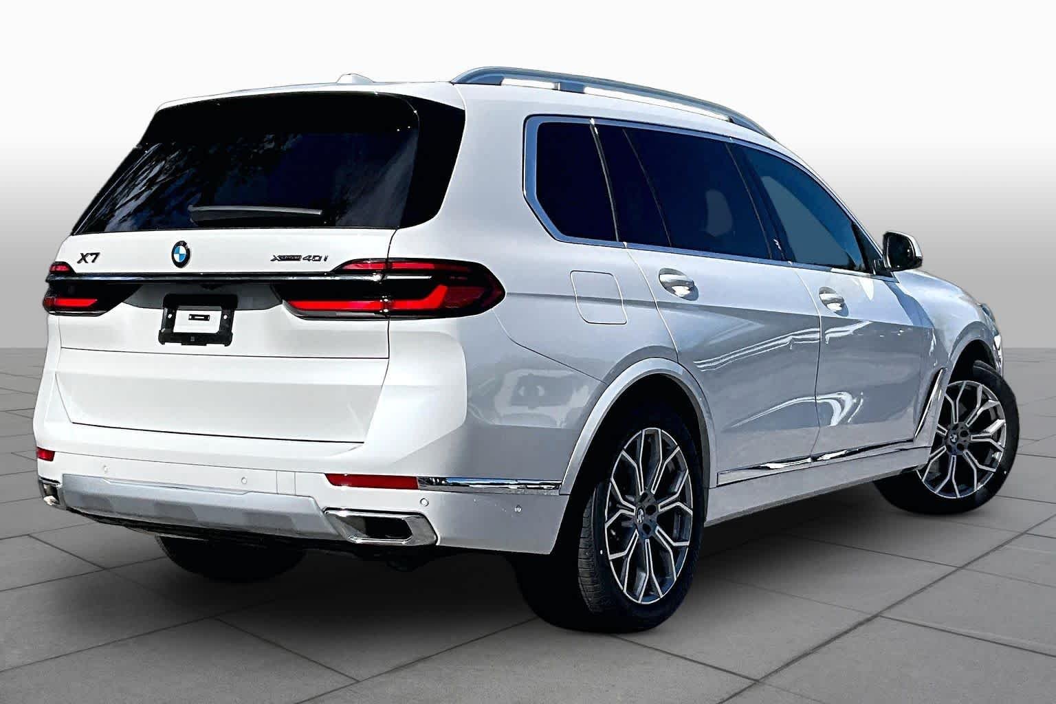 Used 2026 Mineral White Metallic BMW xDrive40i image 13
