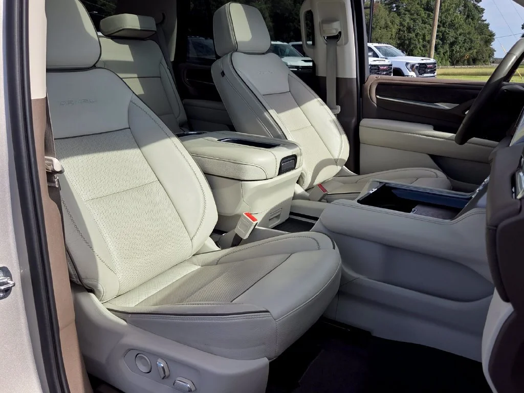 Used 2022 PEARL BEIGE METALLIC GMC Denali image 19