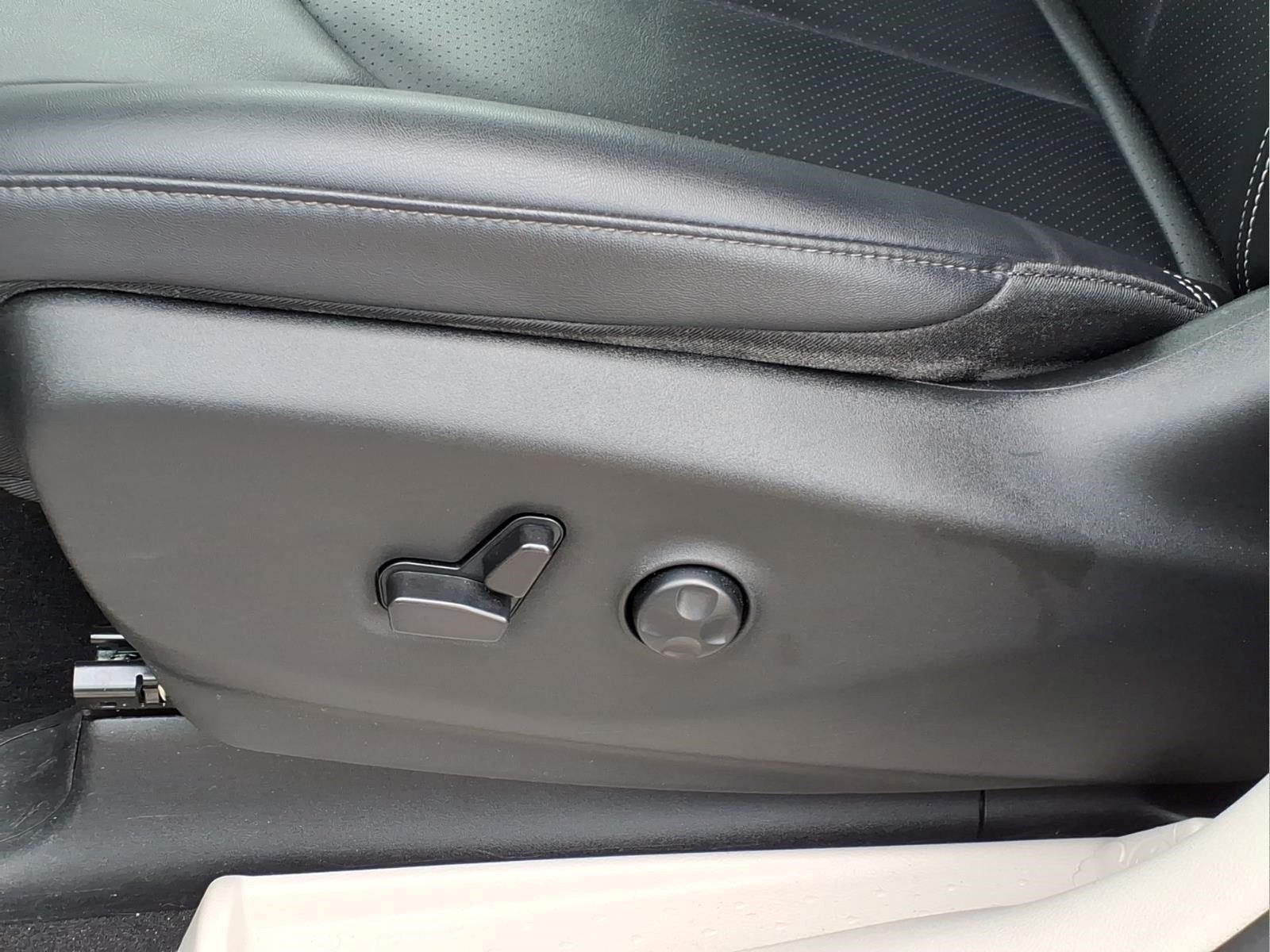 Used 2024 Silver Chrysler Touring L image 21