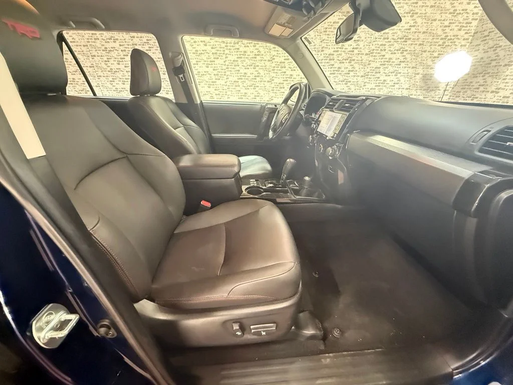 Used 2020 Nautical Blue Metallic Toyota Venture image 12