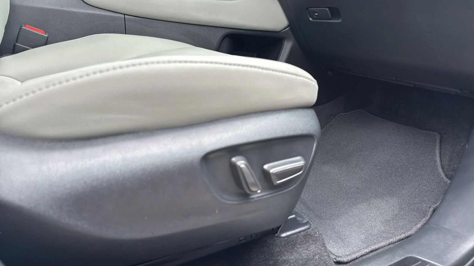 Used 2025 Blue Toyota MAX Platinum image 24