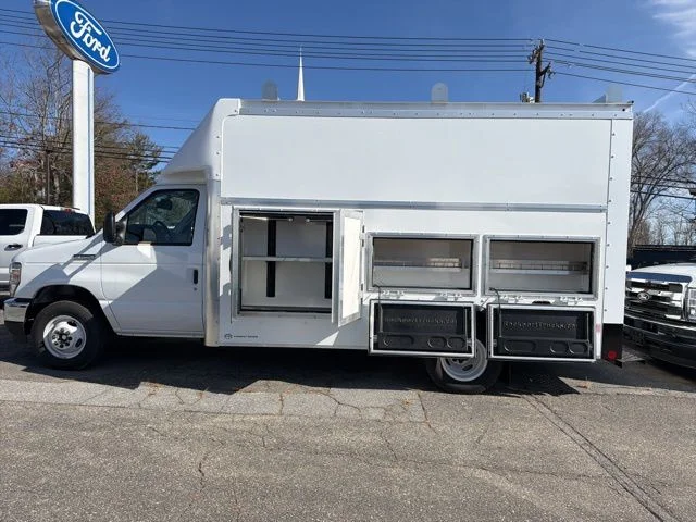 New 2026 White Ford Base image 2
