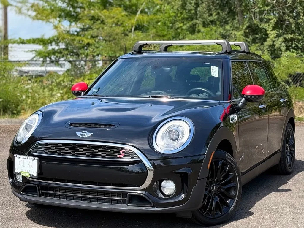 Used 2017 Black MINI Clubman image 1