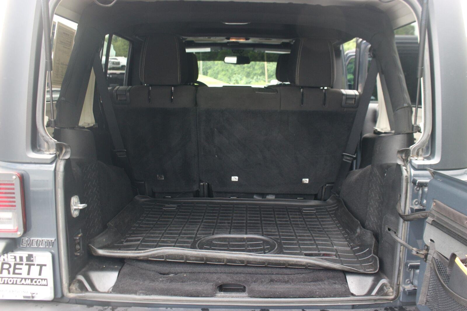 Used 2016 Black Jeep Rubicon image 11