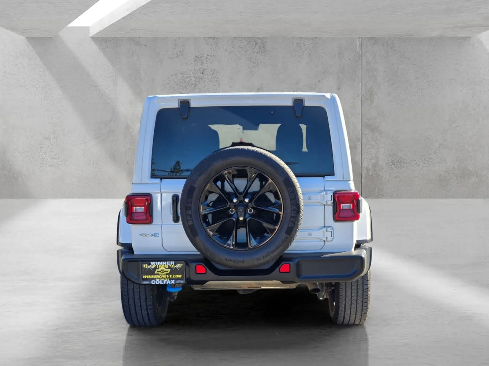 Used 2024  Jeep Sahara image 5