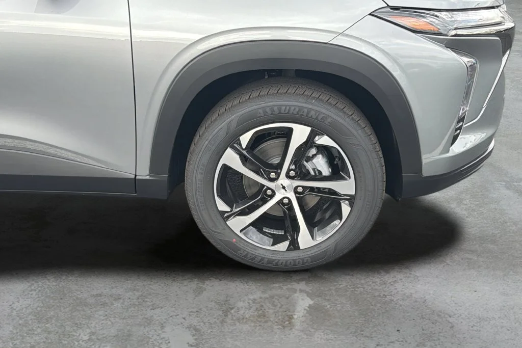 New 2026 Sterling Gray Metallic Chevrolet 1RS image 9