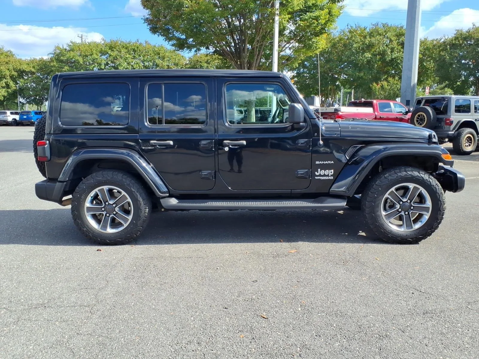 Used 2020 Black Clearcoat Jeep Sahara image 11