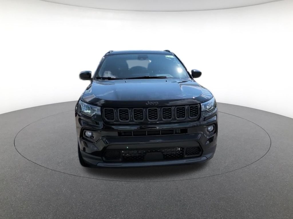New 2026 Diamond Black Crystal Pearl-Coat Exterior Paint Jeep Limited image 2