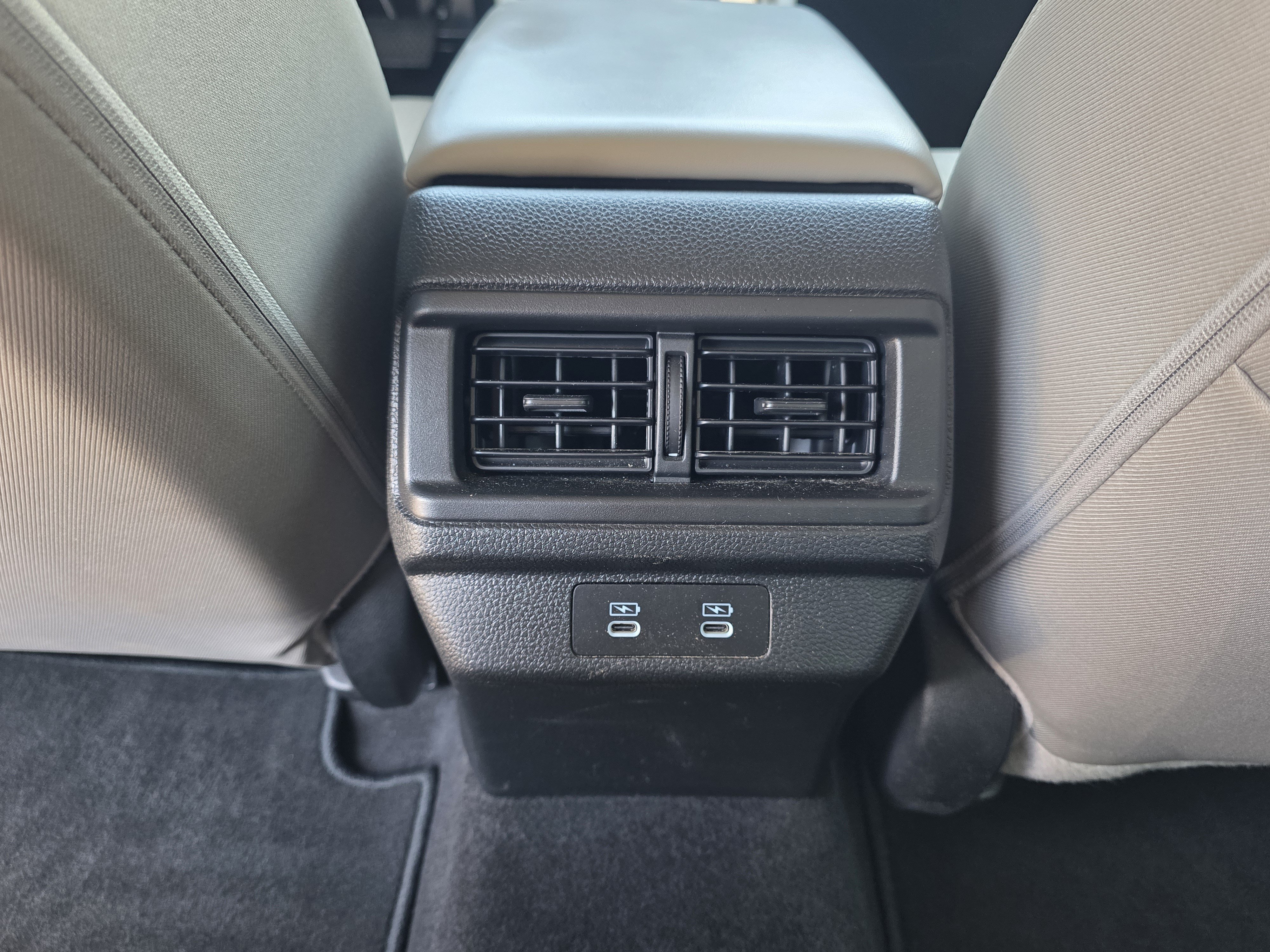 Used 2025 Urban Gray Pearl Honda SE image 24