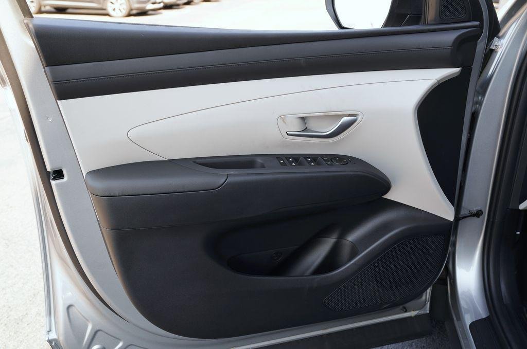 New 2026 Shimmering Silver Hyundai SEL image 9
