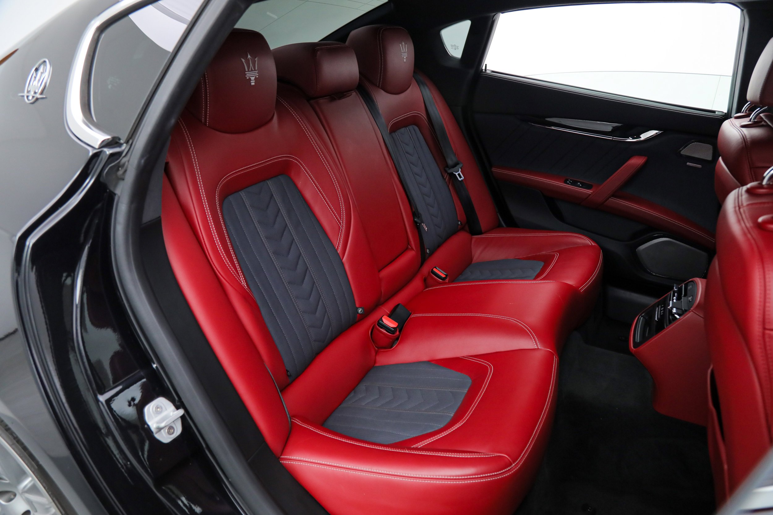 Used 2018 Black Maserati S Q4 GranLusso image 14
