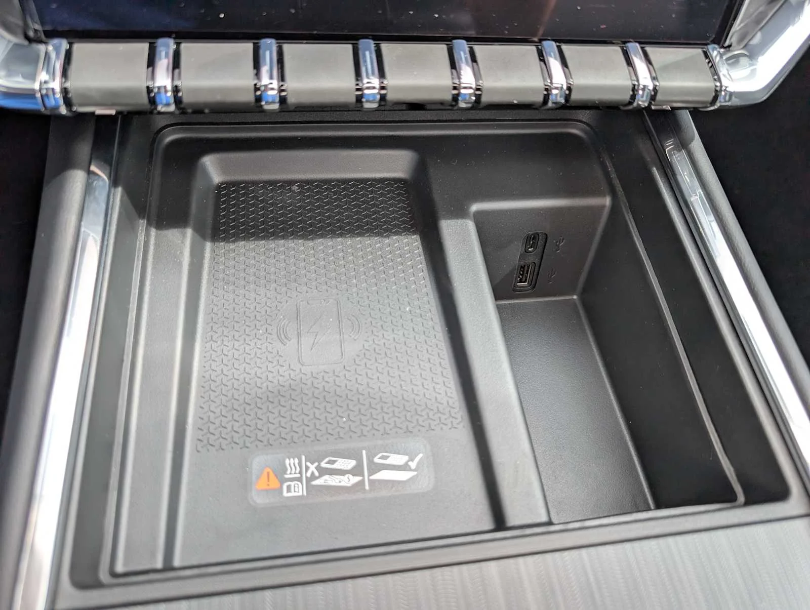 New 2027 Sterling Metallic GMC Elevation image 26