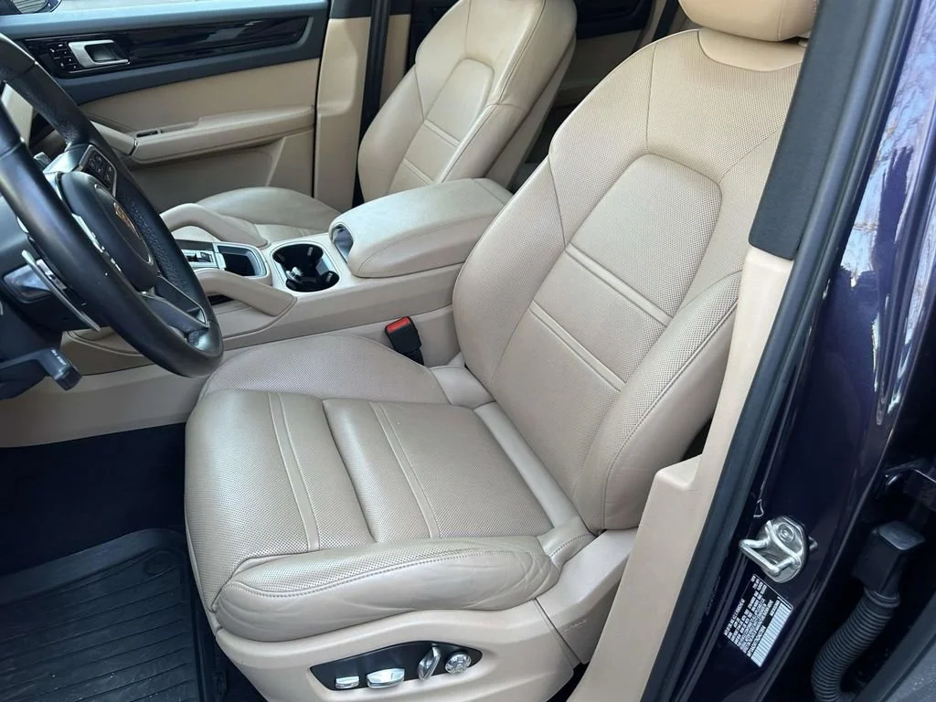 Certified Used 2019 Blue Porsche  image 11