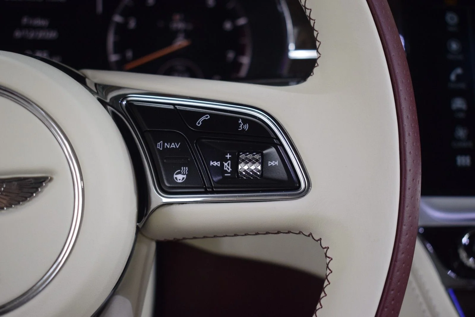Used 2021 Red Bentley  image 27