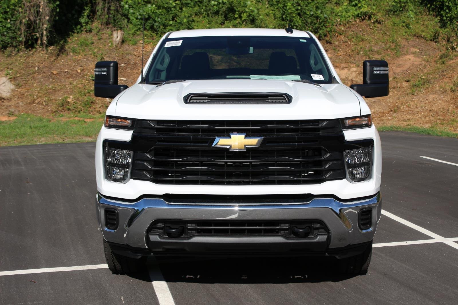 New 2026 Summit White Chevrolet WT image 2