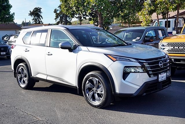 Used 2024 Silver Nissan SV image 5