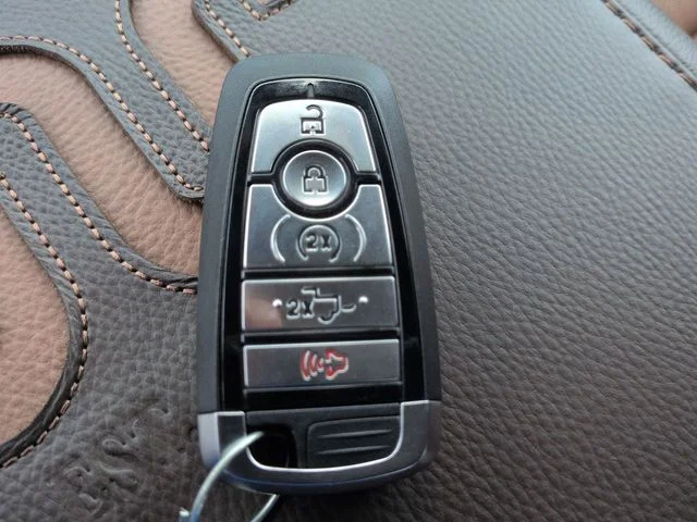 New 2026 Glacier Gray Metallic Tri-Coat Ford F-250® King Ranch® image 30