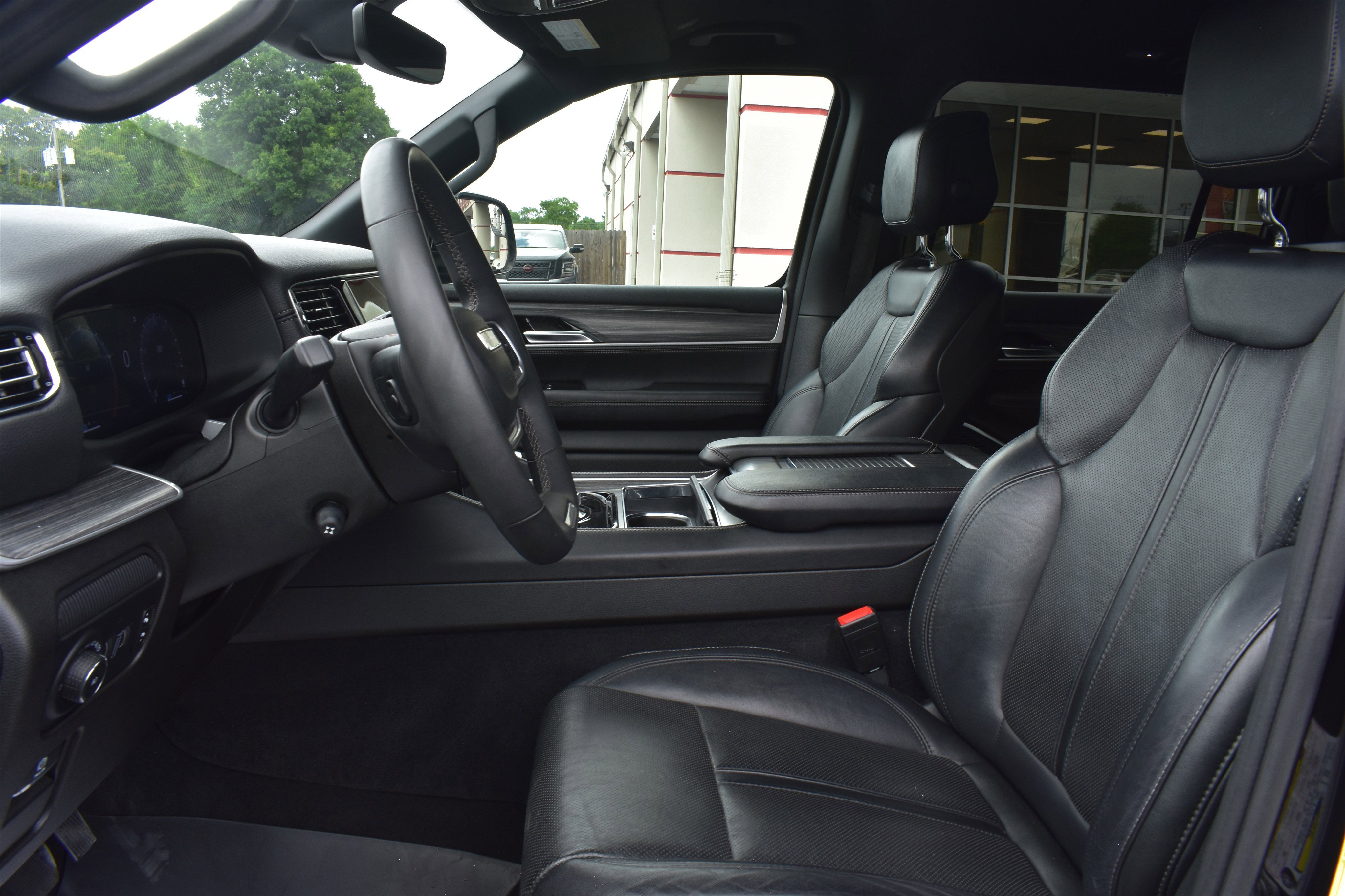 Used 2023 Diamond Black Crystal Pearlcoat Jeep Series II image 14