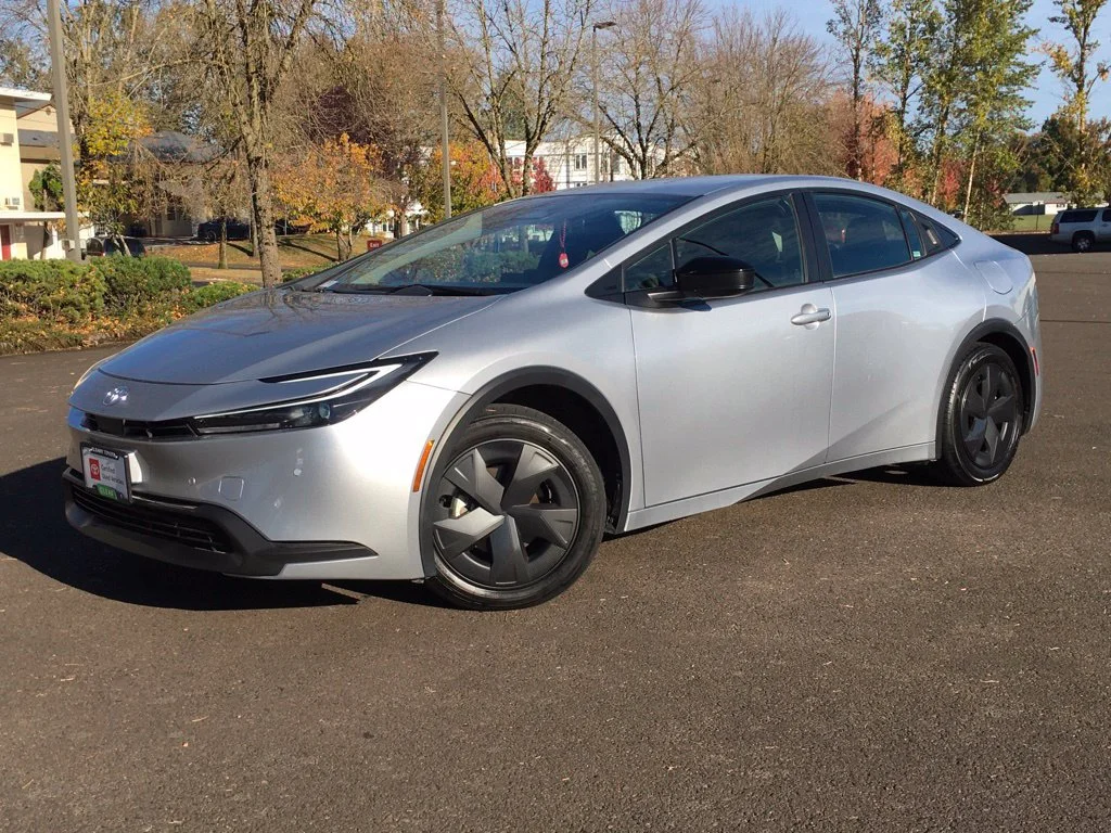 2025 Toyota Prius LE
