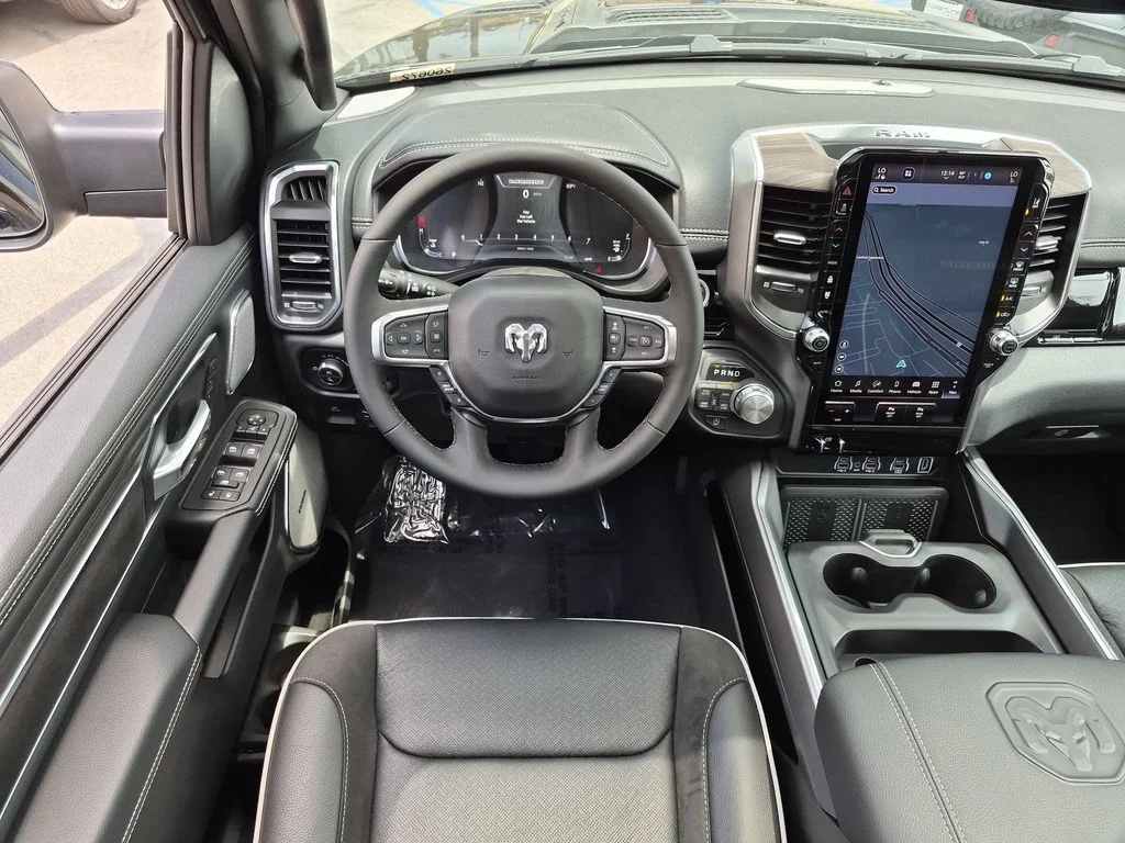 New 2026 Diamond Black Crystal Pearl-Coat Exterior Paint RAM Laramie image 21