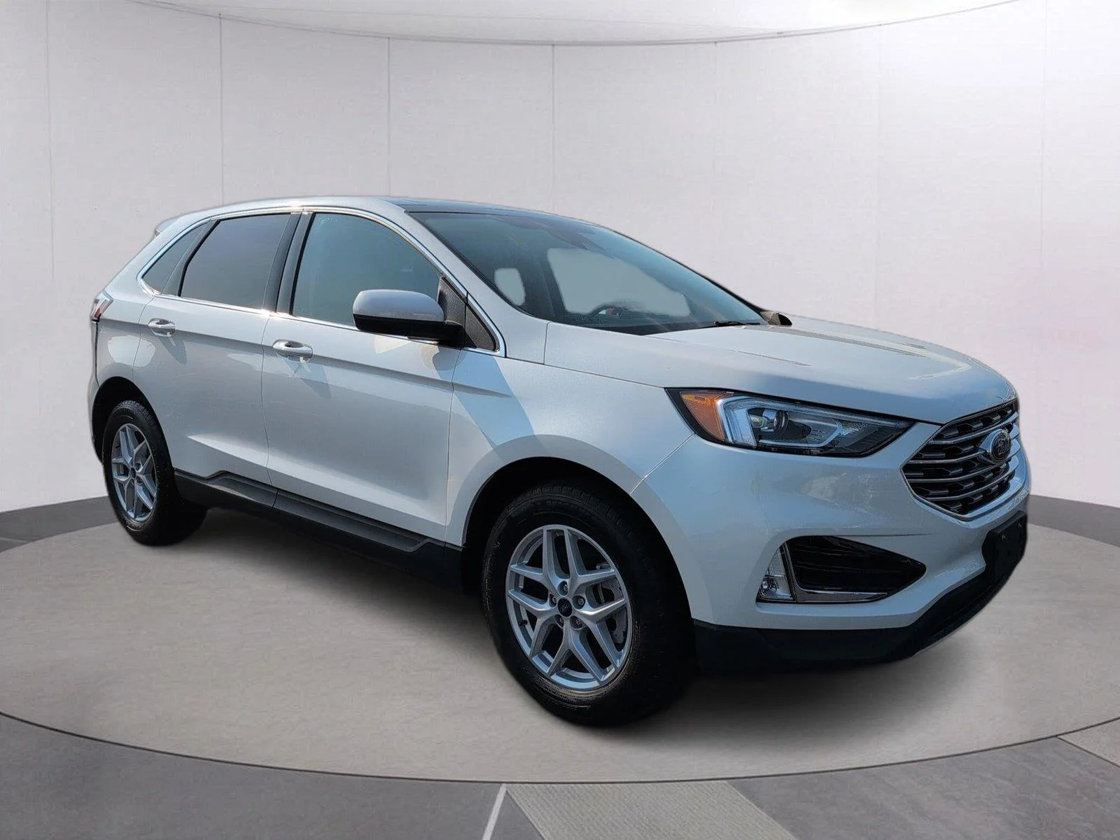 Used 2021 Star White Metallic Tri-Coat Ford SEL image 9