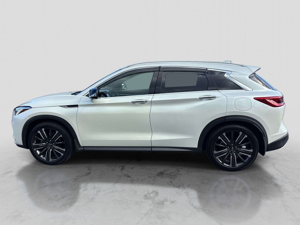 Used 2021 White INFINITI LUXE image 2
